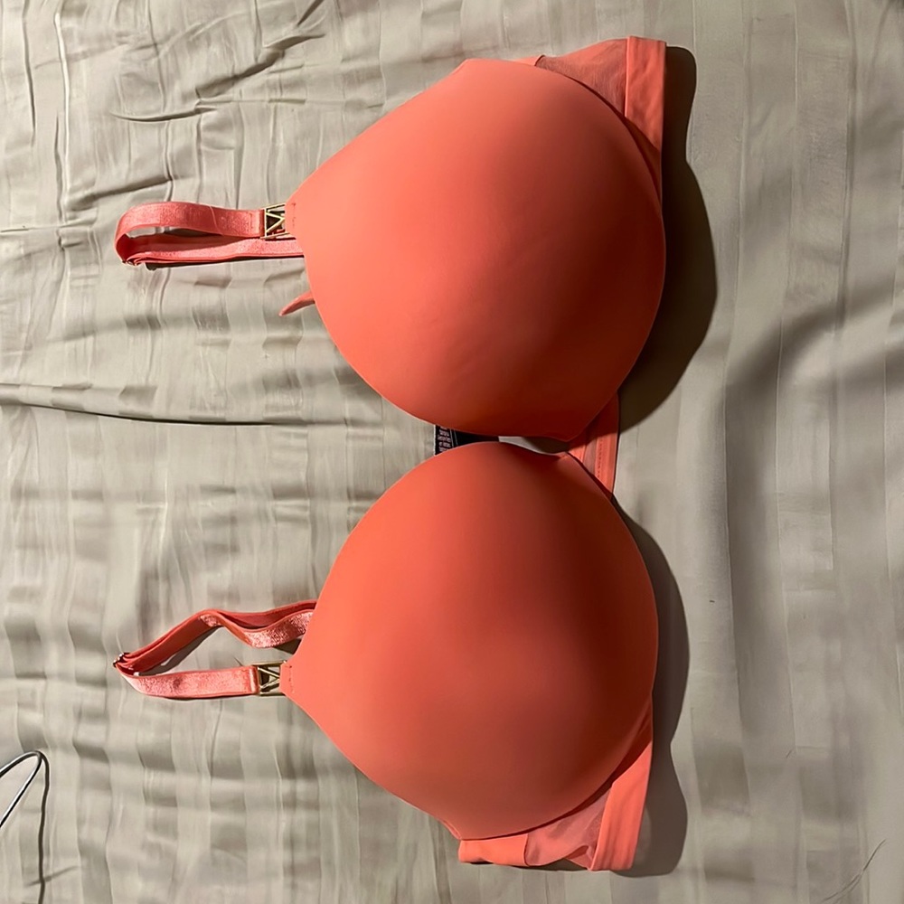 Victoria Secret 34D Uplift Plunge bra.